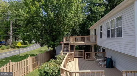 Exterior - 16285 Aspen Trail Ct, Triangle, VA 22172 photo 2 of 11