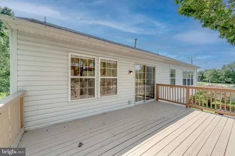 Exterior - 16285 Aspen Trail Ct, Triangle, VA 22172 photo 10 of 11