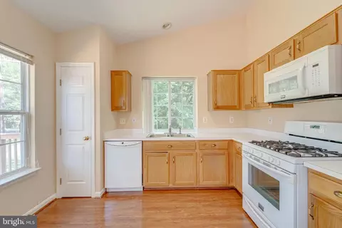 Kitchen - 16285 Aspen Trail Ct, Triangle, VA 22172 photo 2 of 2