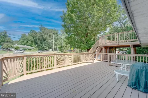 Exterior - 16285 Aspen Trail Ct, Triangle, VA 22172 photo 5 of 11