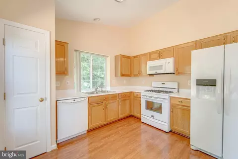 Kitchen - 16285 Aspen Trail Ct, Triangle, VA 22172 photo 1 of 2