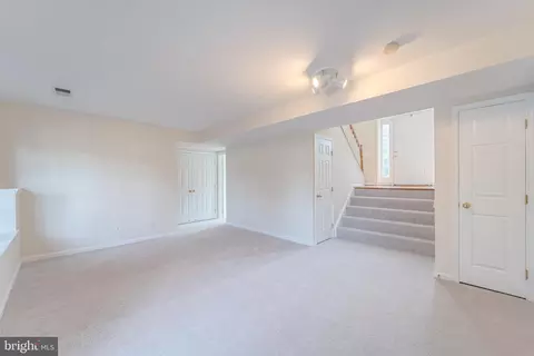 Living - 16285 Aspen Trail Ct, Triangle, VA 22172 photo 6 of 6