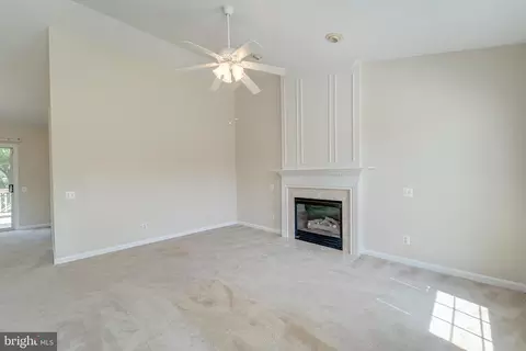 Living - 16285 Aspen Trail Ct, Triangle, VA 22172 photo 3 of 6