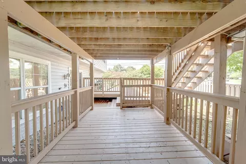 Exterior - 16285 Aspen Trail Ct, Triangle, VA 22172 photo 4 of 11