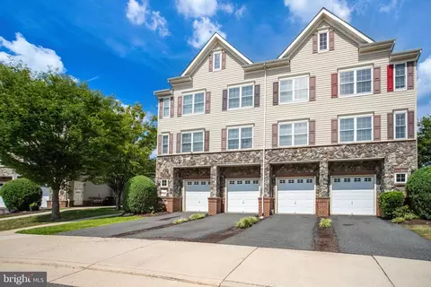 2827 Chinkapin Oak Ln, Woodbridge, VA 22191
