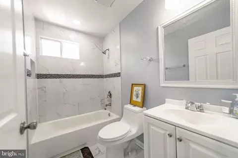 Bath - 3867 Oriole Ct, Dumfries, VA 22025 photo 6 of 7
