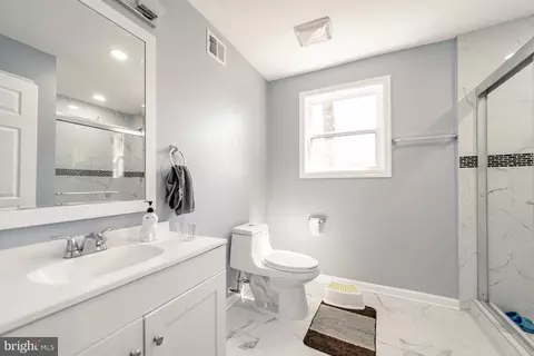 Bath - 3867 Oriole Ct, Dumfries, VA 22025 photo 5 of 7