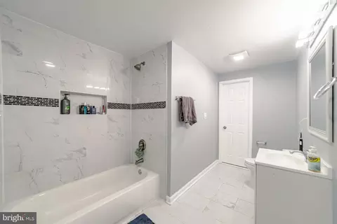Bath - 3867 Oriole Ct, Dumfries, VA 22025 photo 3 of 7