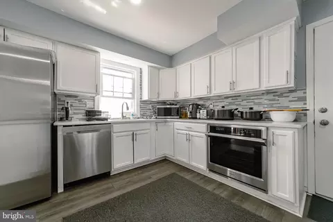 Kitchen - 3867 Oriole Ct, Dumfries, VA 22025 photo 6 of 7