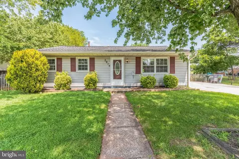 7915 Manassas Dr, Manassas, VA 20111