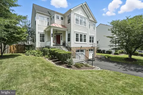 111 Edgehill Dr, Occoquan, VA 22125