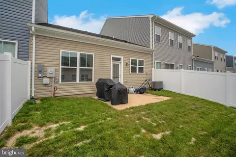 Exterior - 9348 Crestview Ridge Dr, Bristow, VA 20136 photo 2 of 3