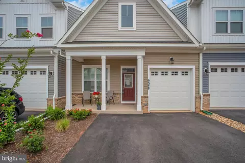 9348 Crestview Ridge Dr, Bristow, VA 20136