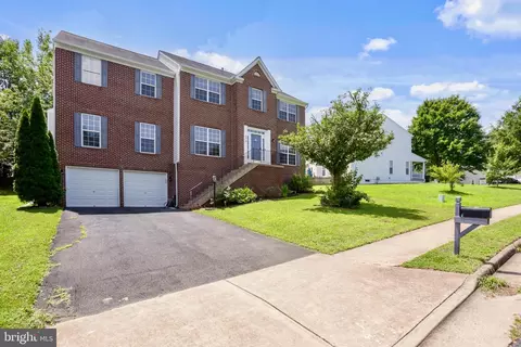 5319 Daybreak Ln, Woodbridge, VA 22193