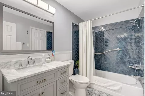 Bath - 7501 Belle Grae Dr, Manassas, VA 20109 photo 4 of 7