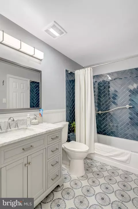 Bath - 7501 Belle Grae Dr, Manassas, VA 20109 photo 5 of 7