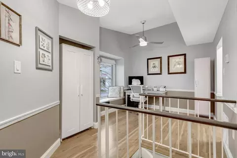 Entry Way - 7501 Belle Grae Dr, Manassas, VA 20109 photo 4 of 8