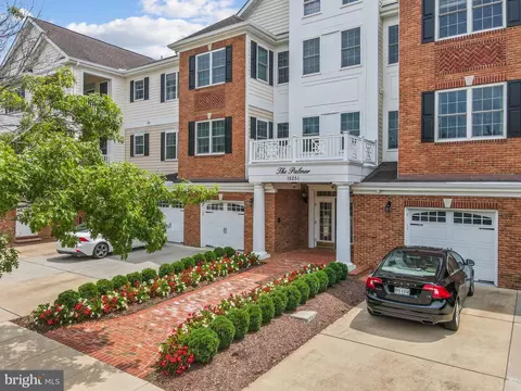 15251 Royal Crest Dr #207, Haymarket, VA 20169