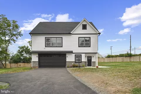 8321 Maplewood Dr, Manassas, VA 20111