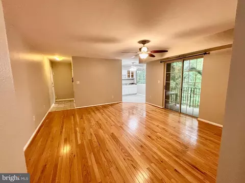 1533 Colonial Dr #303, Woodbridge, VA 22192