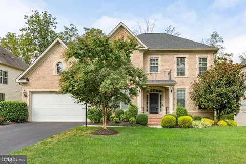 12116 Hickory Falls Ct, Woodbridge, VA 22192