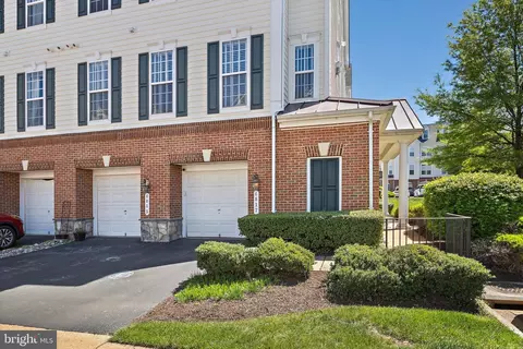 6817 Sabbarton Pl, Gainesville, VA 20155