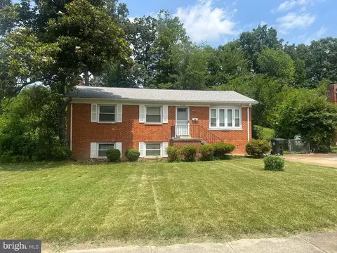 2309 W Longview Dr, Woodbridge, VA 22191