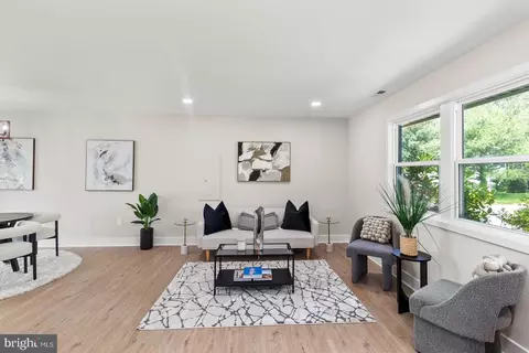 4401 Hamilton Dr, Woodbridge, VA 22193