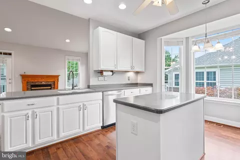 Kitchen - 13879 Crabtree Way, Gainesville, VA 20155 photo 7 of 7