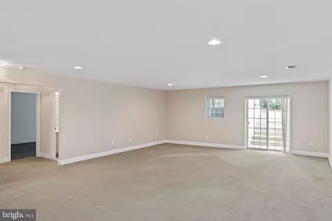 Living - 13879 Crabtree Way, Gainesville, VA 20155 photo 10 of 10