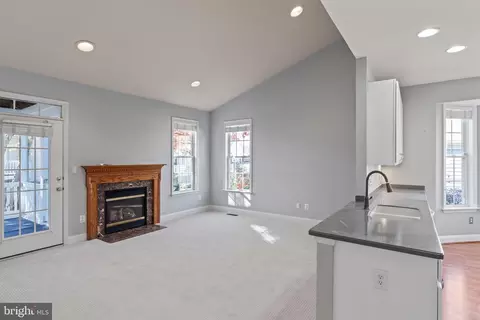 Living - 13879 Crabtree Way, Gainesville, VA 20155 photo 4 of 10