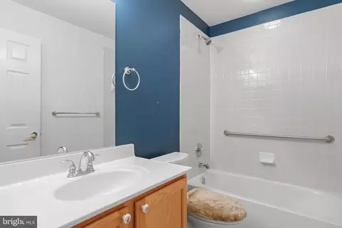 Bath - 13879 Crabtree Way, Gainesville, VA 20155 photo 5 of 5