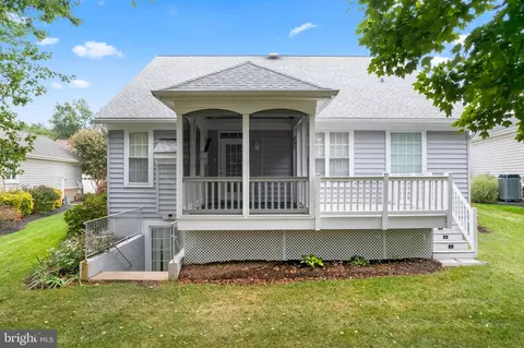 Exterior - 13879 Crabtree Way, Gainesville, VA 20155 photo 10 of 12