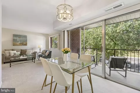 12705 Dara Dr #301, Woodbridge, VA 22192