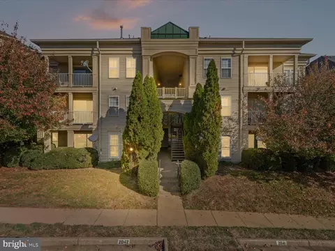 1061 Gardenview Loop #101, Woodbridge, VA 22191