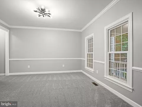 Living - 10940 Meanderview Ct, Manassas, VA 20111 photo 4 of 10