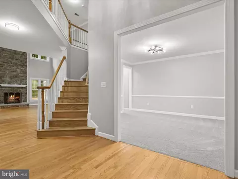 Entry Way - 10940 Meanderview Ct, Manassas, VA 20111 photo 5 of 9