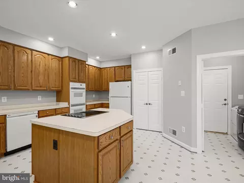 Kitchen - 10940 Meanderview Ct, Manassas, VA 20111 photo 5 of 6