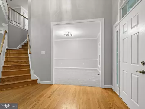 Entry Way - 10940 Meanderview Ct, Manassas, VA 20111 photo 4 of 9