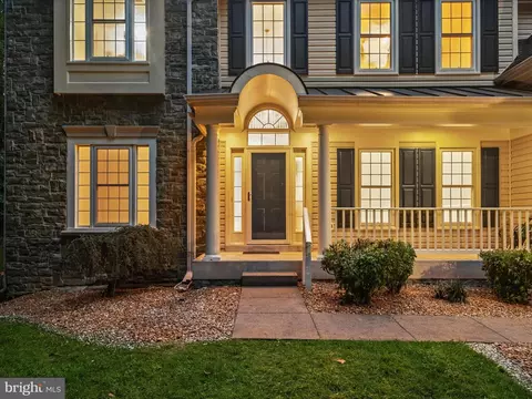 Exterior - 10940 Meanderview Ct, Manassas, VA 20111 photo 12 of 15
