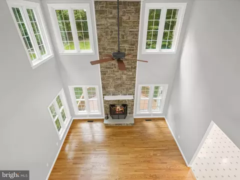 Living - 10940 Meanderview Ct, Manassas, VA 20111 photo 10 of 10