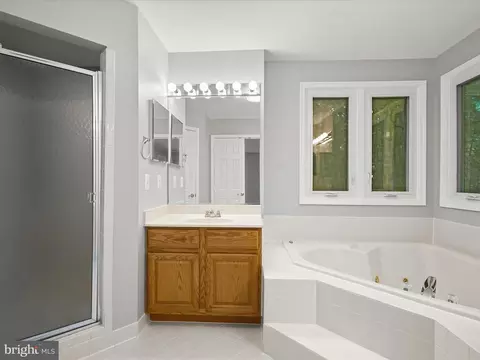 Bath - 10940 Meanderview Ct, Manassas, VA 20111 photo 3 of 5