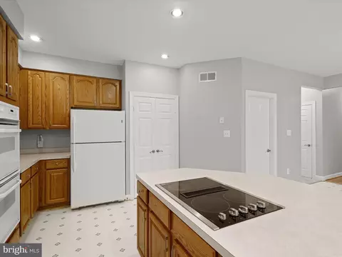 Kitchen - 10940 Meanderview Ct, Manassas, VA 20111 photo 4 of 6