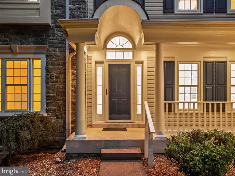 Exterior - 10940 Meanderview Ct, Manassas, VA 20111 photo 13 of 15