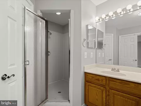 Bath - 10940 Meanderview Ct, Manassas, VA 20111 photo 4 of 5