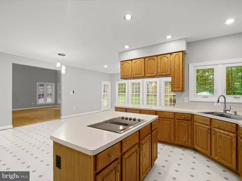 Kitchen - 10940 Meanderview Ct, Manassas, VA 20111 photo 6 of 6