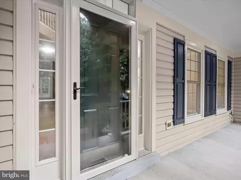 Exterior - 10940 Meanderview Ct, Manassas, VA 20111 photo 3 of 15