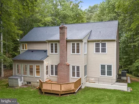 Exterior - 10940 Meanderview Ct, Manassas, VA 20111 photo 7 of 15