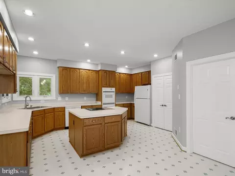 Kitchen - 10940 Meanderview Ct, Manassas, VA 20111 photo 1 of 6