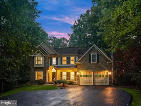 Exterior - 10940 Meanderview Ct, Manassas, VA 20111 photo 14 of 15